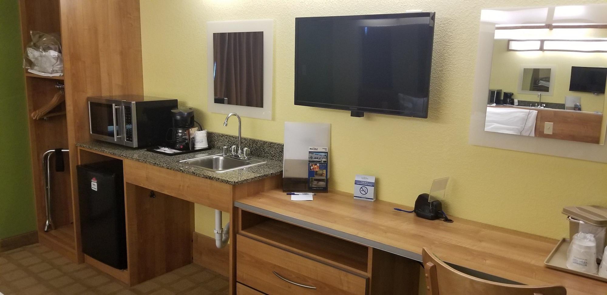 Microtel Inn & Suites By Wyndham Delphos Esterno foto