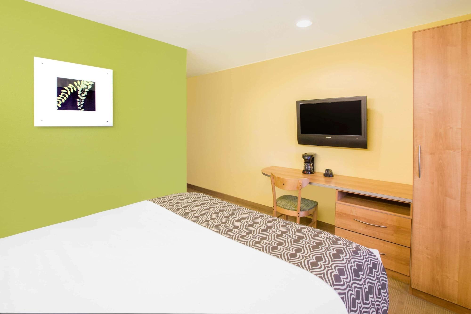 Microtel Inn & Suites By Wyndham Delphos Esterno foto