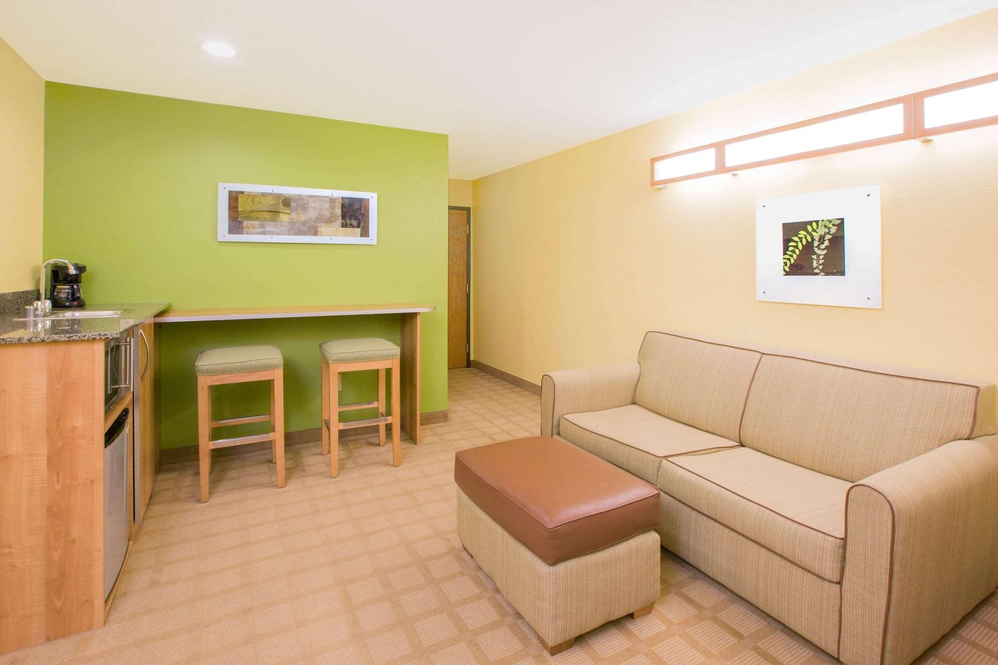 Microtel Inn & Suites By Wyndham Delphos Esterno foto